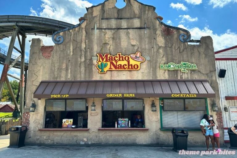 Macho Nacho / La Cantina Bar